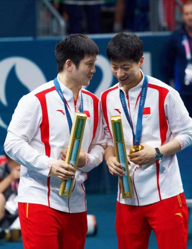 中国乒乓球队绝地反击日本乒乓球队，马龙送出助攻