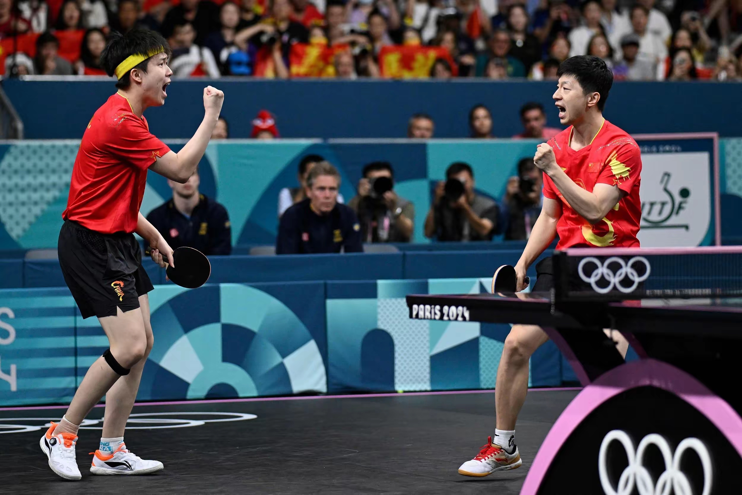 中国乒乓球队绝地反击日本乒乓球队，马龙送出助攻