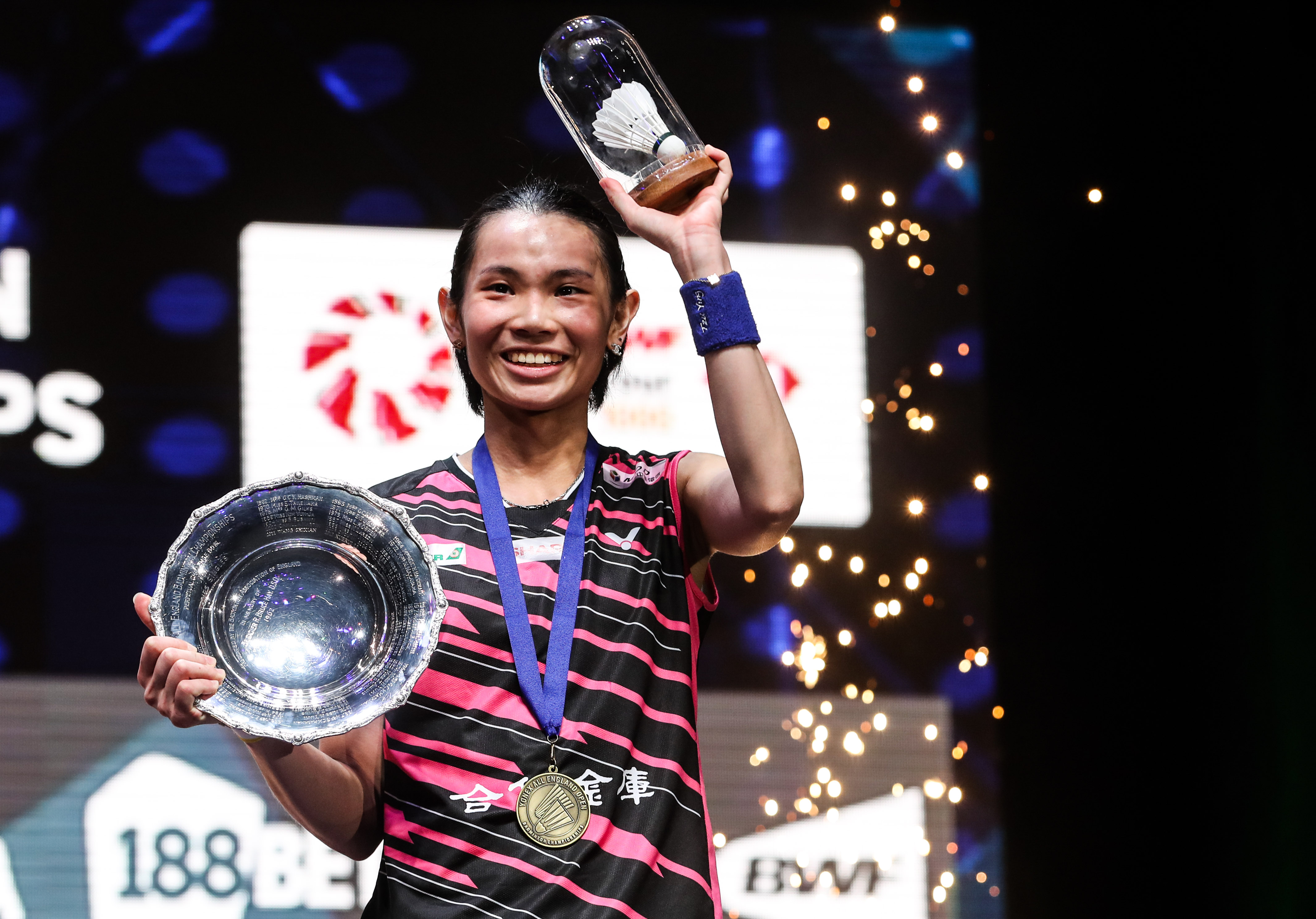 中国羽毛球队鏖战英格兰羽毛球队，戴资颖惊艳世界