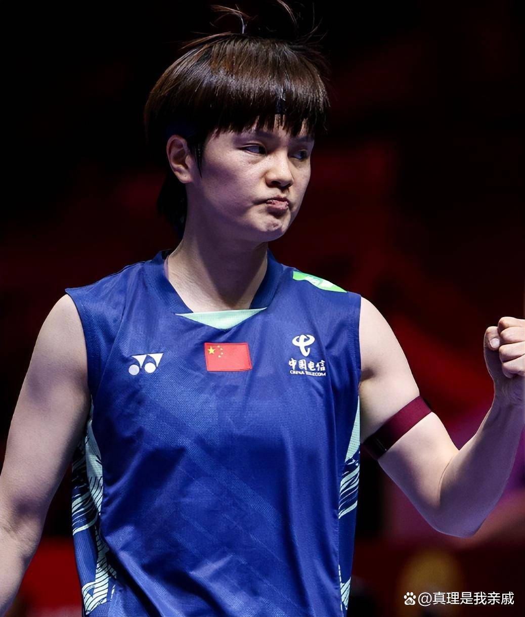 印尼羽毛球队轻取泰国羽毛球队，辛杜三分雨点燃全场