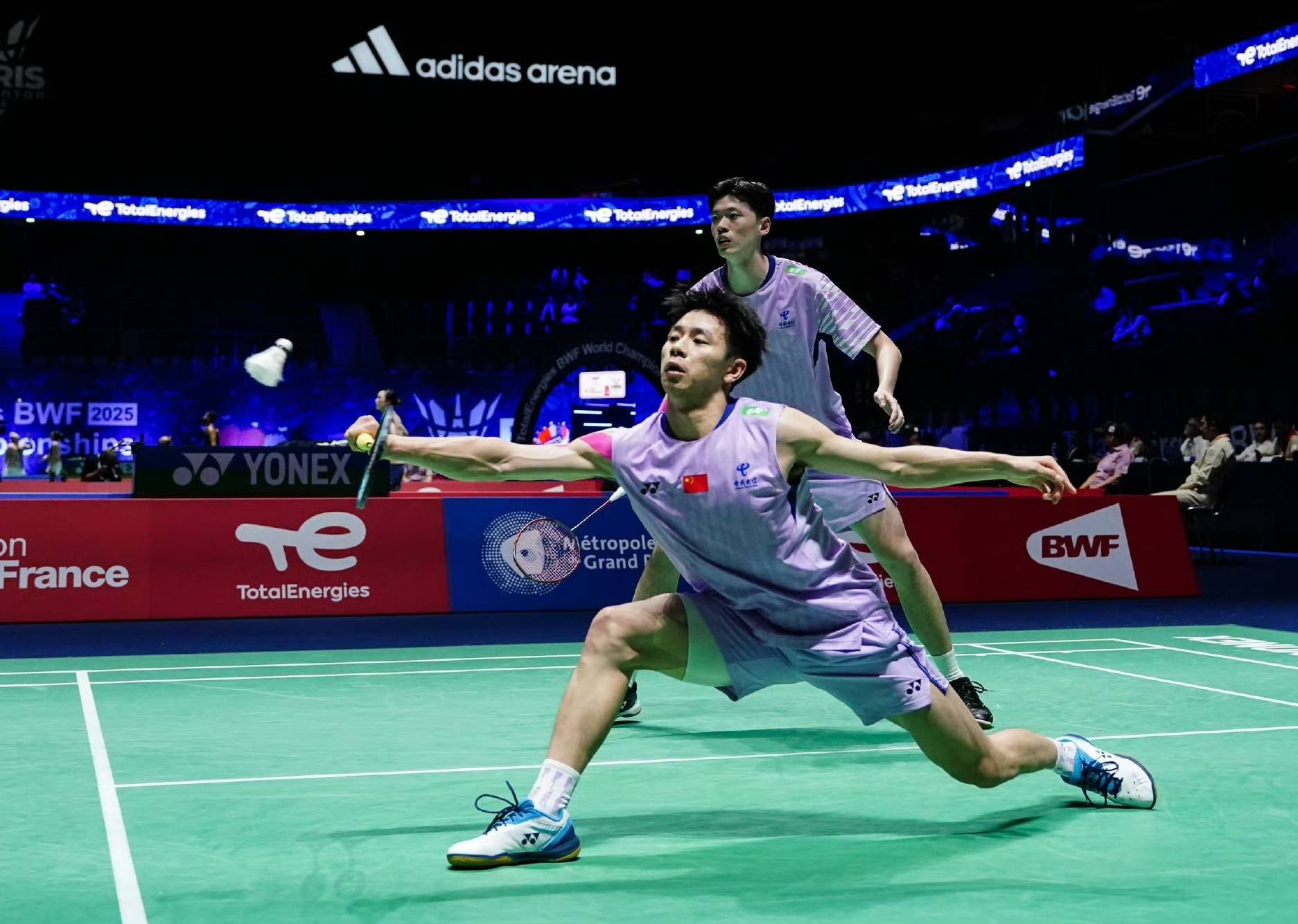 日本羽毛球队力克印尼羽毛球队，安赛龙三分雨点燃全场