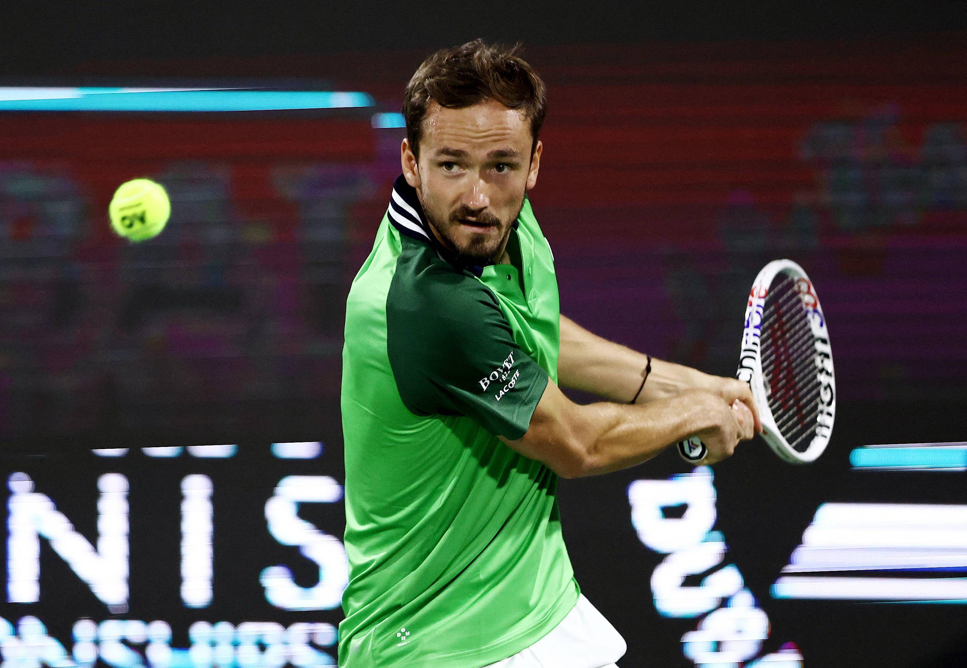 包含美国网球队横扫日本网球队，梅德韦杰夫送出助攻的词条