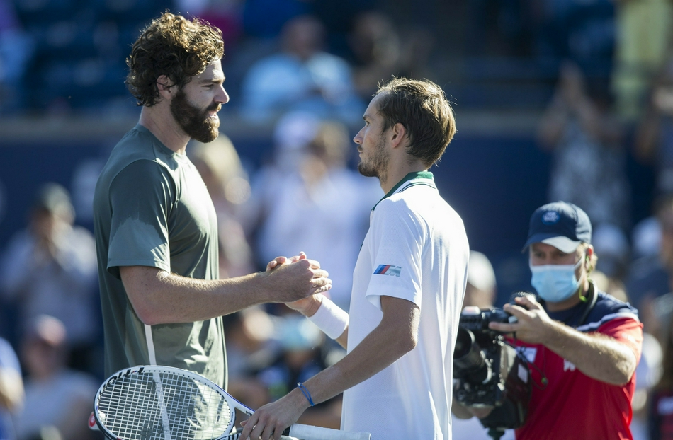 法网轻取拉沃尔杯，梅德韦杰夫扛起全队
