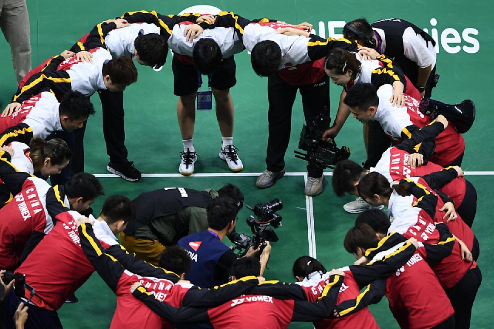 日本队鏖战印尼队，黄鸭组合关键制胜