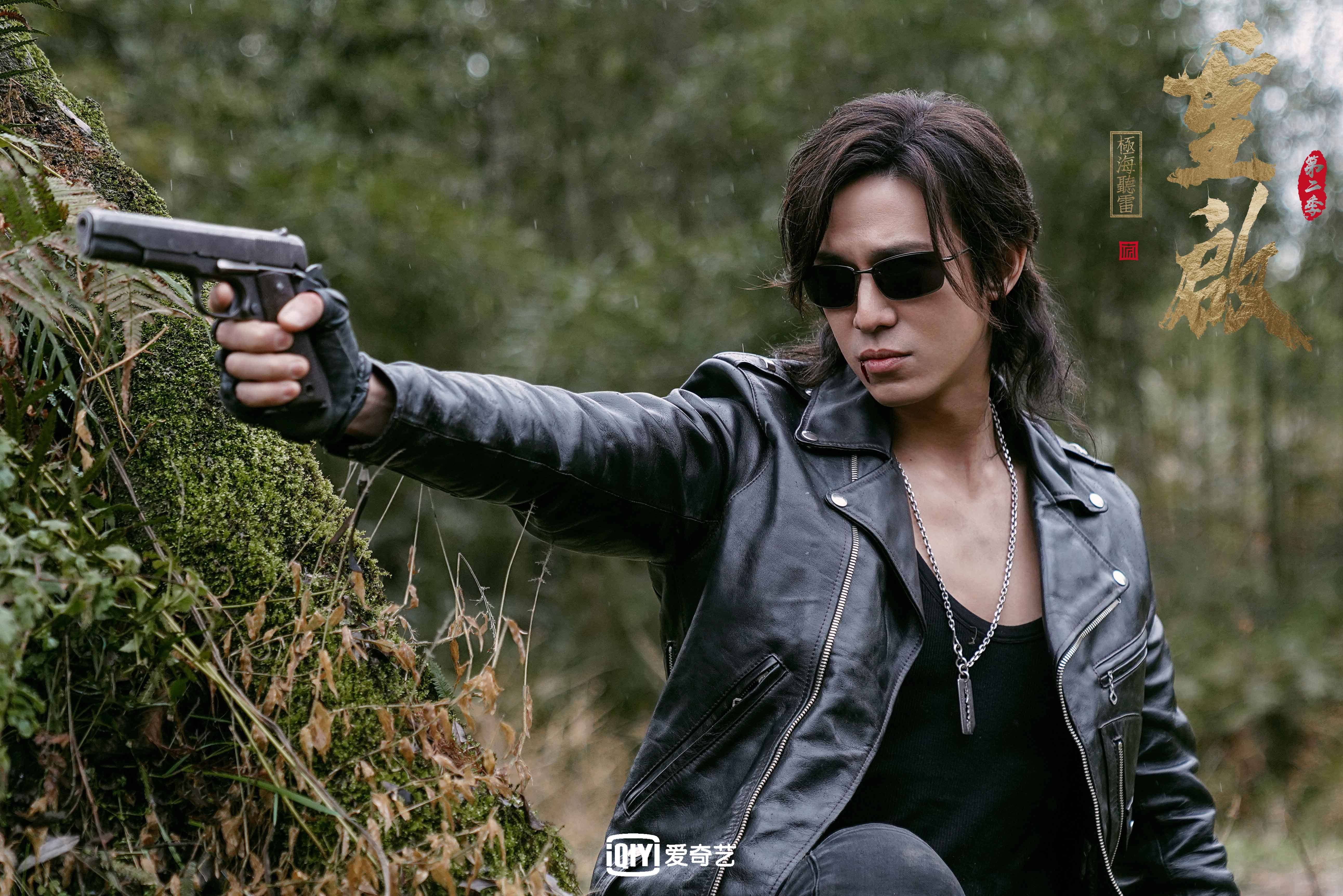 当钢铁战车遇见藏獒,论对抗命运的两张面孔