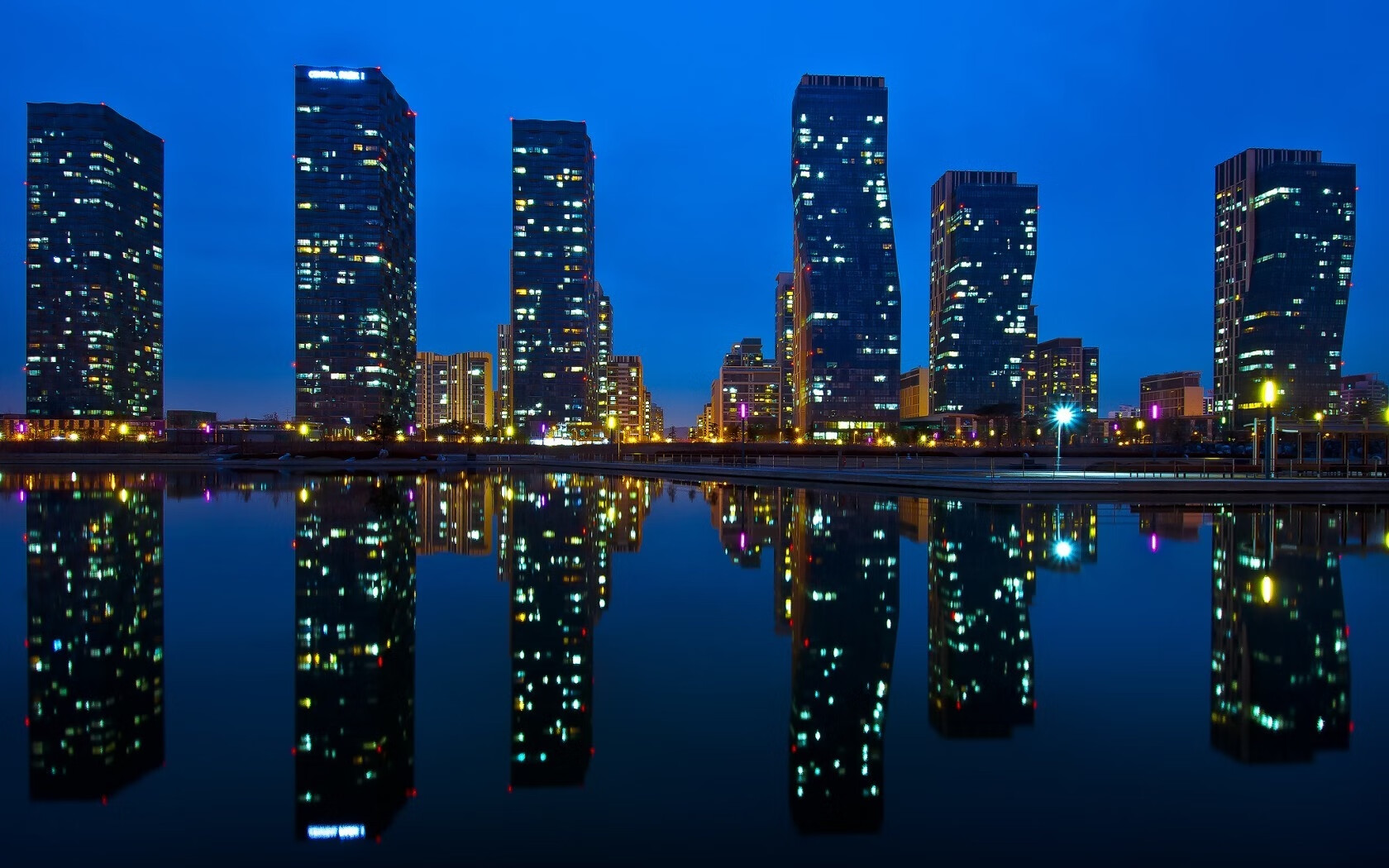 锋线磐石!英格拉姆稳定输出不掉线,黄蜂主场力擒灰熊展韧性